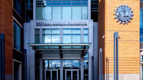 Kebijakan Trump Membekukan Dana Riset NSF Picu Kekacauan di Dunia Ilmiah AS