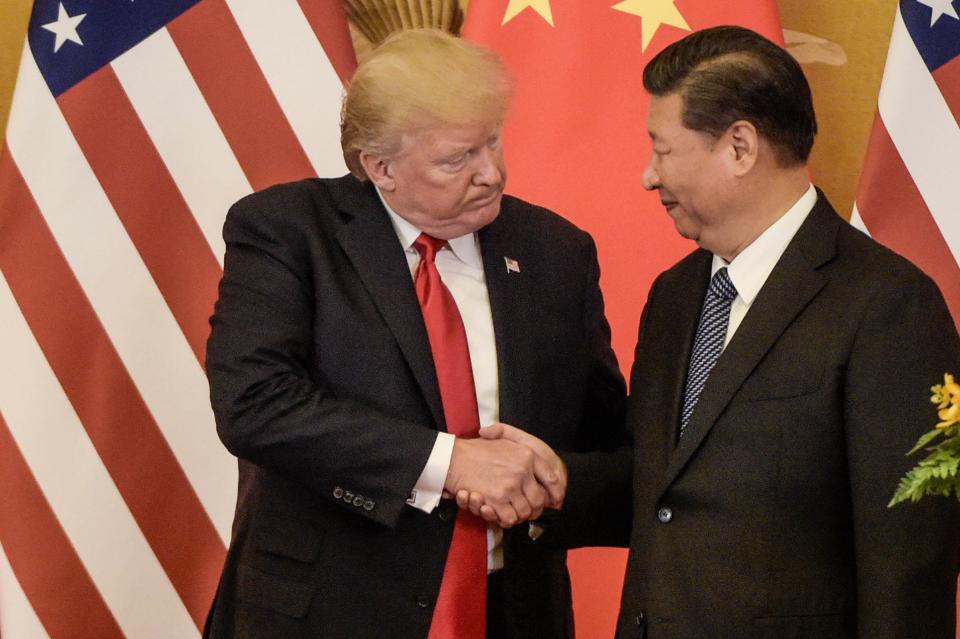 Trump Komunikasi dengan China untuk Potensi Tunda Tarif 10% yang Akan Berlaku