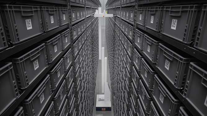 Robot Giraffe Brightpick: Solusi Cerdas untuk Pengambilan Barang di Rak Tinggi Gudang