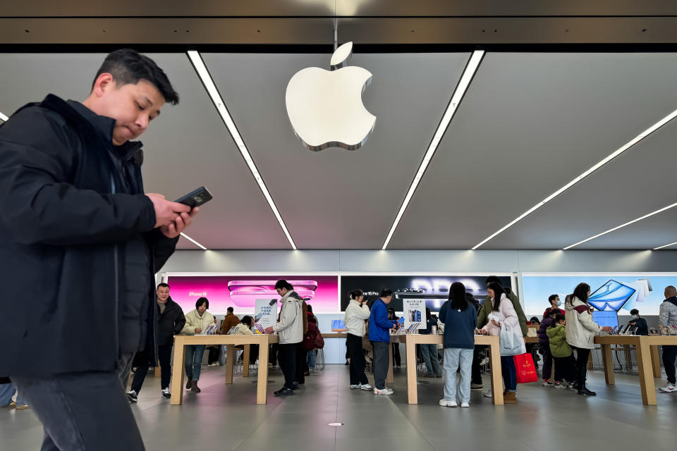 Apple Terancam Penyidikan Antitrust di China, Saham Merosot 2%
