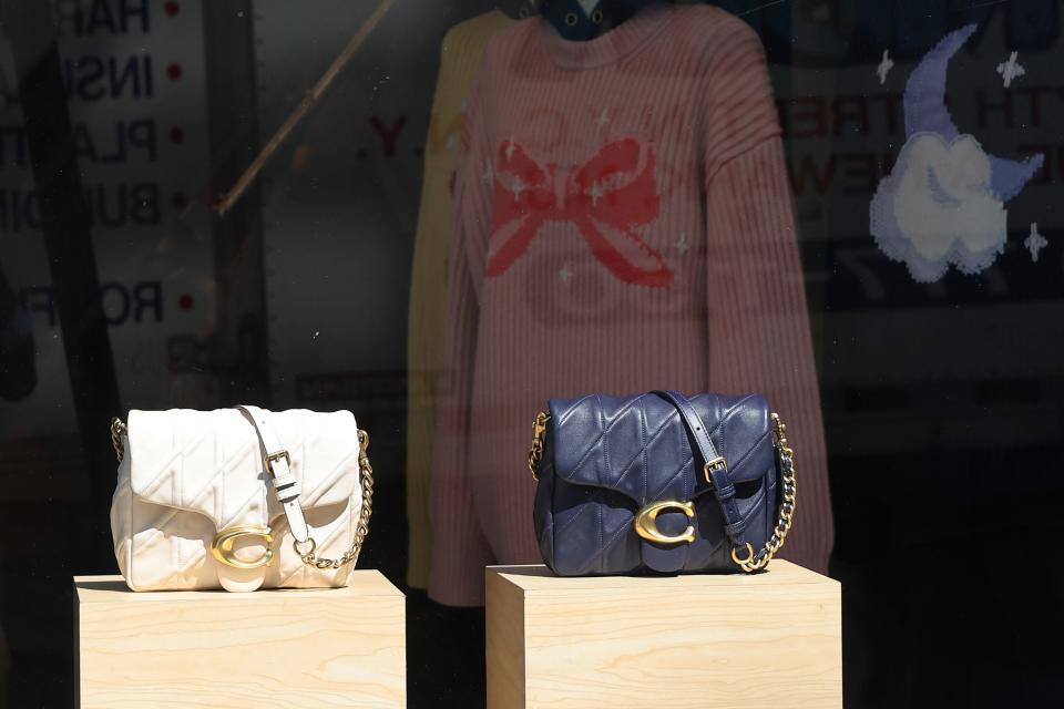 Tapestry Tingkatkan Proyeksi Pendapatan Berkat Penjualan Merek Coach yang Melonjak