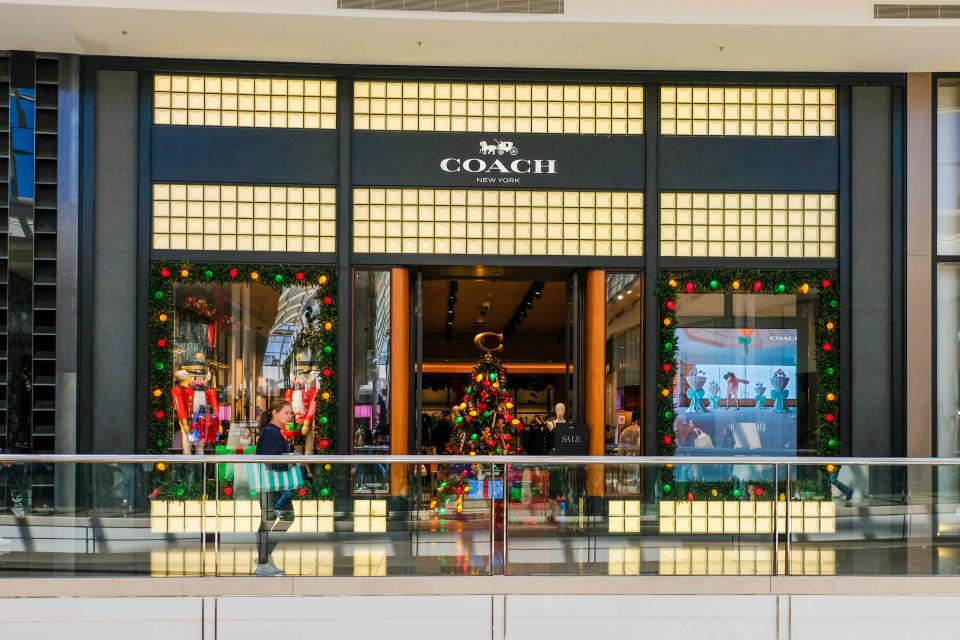 Tapestry Catat Rekor Penjualan Liburan Berkat Kinerja Kuat Coach