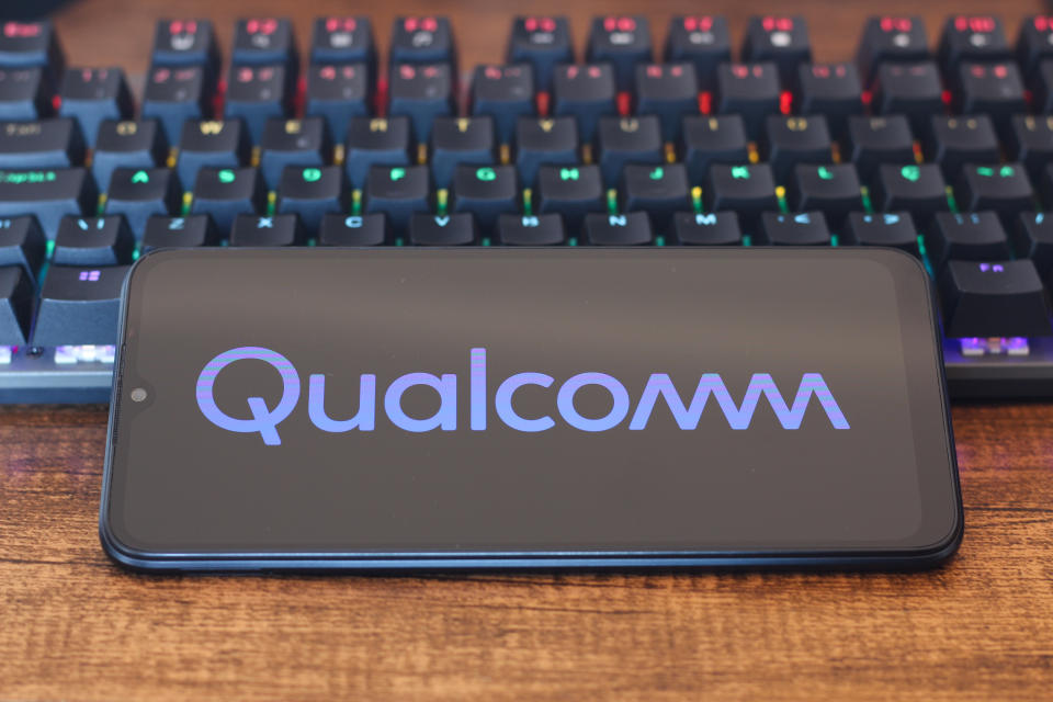 Saham Arm dan Qualcomm Turun Karena AI Belum Dorong Permintaan Chip Konsumen