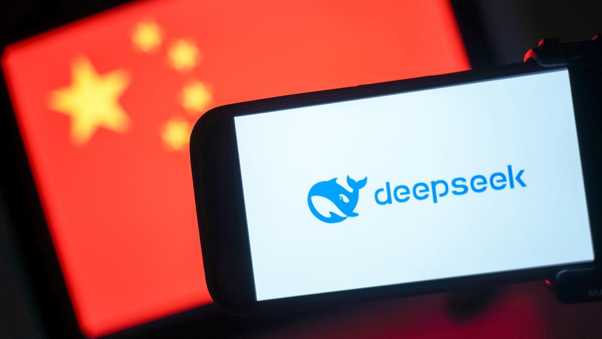 DeepSeek: Revolusi AI China Melawan Dominasi Chip AS dengan Inovasi dan Open-Source