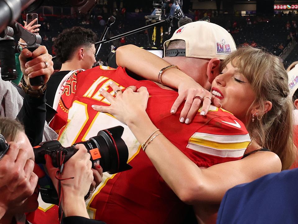 Cara AI Mempermudah Percakapan Antara Fans Sepak Bola dan Swifties di Super Bowl