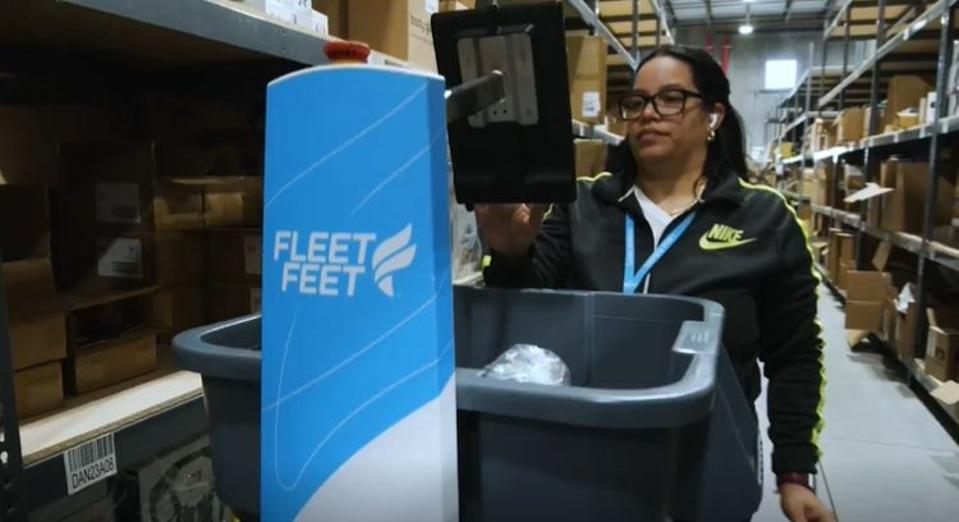 Fleet Feet Mempercepat Layanan dengan Robot Gudang Otonom di Gudang Kecil