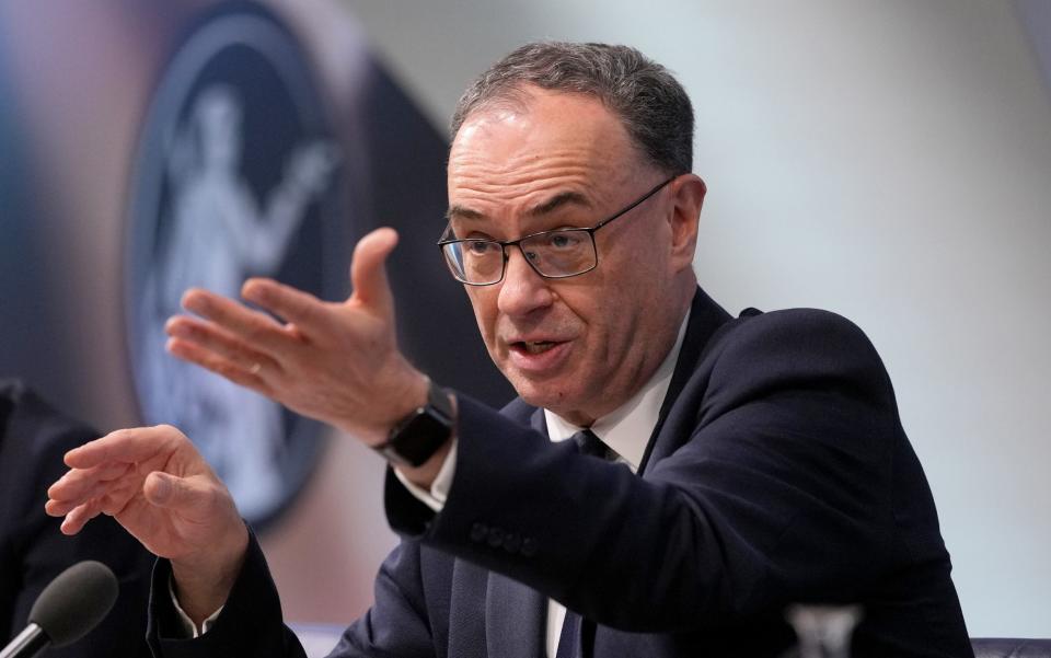 Mengapa Bank of England Potong Suku Bunga Saat Inflasi Masih Tinggi?