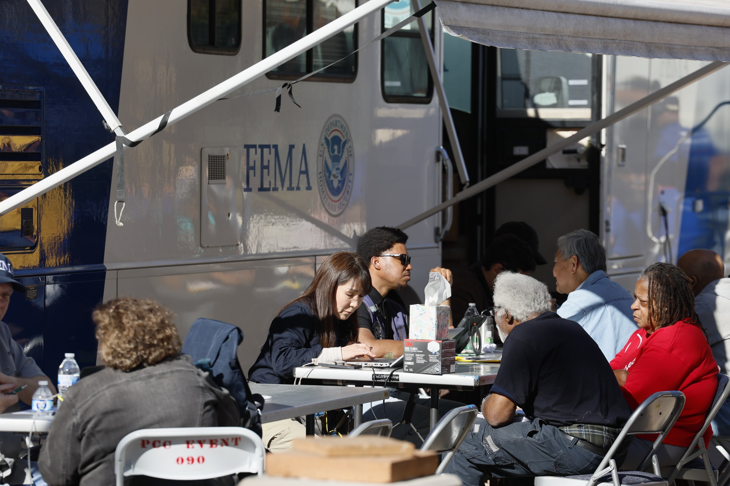 Penangguhan Bantuan Federal Trump Guncang Program Penting di AS