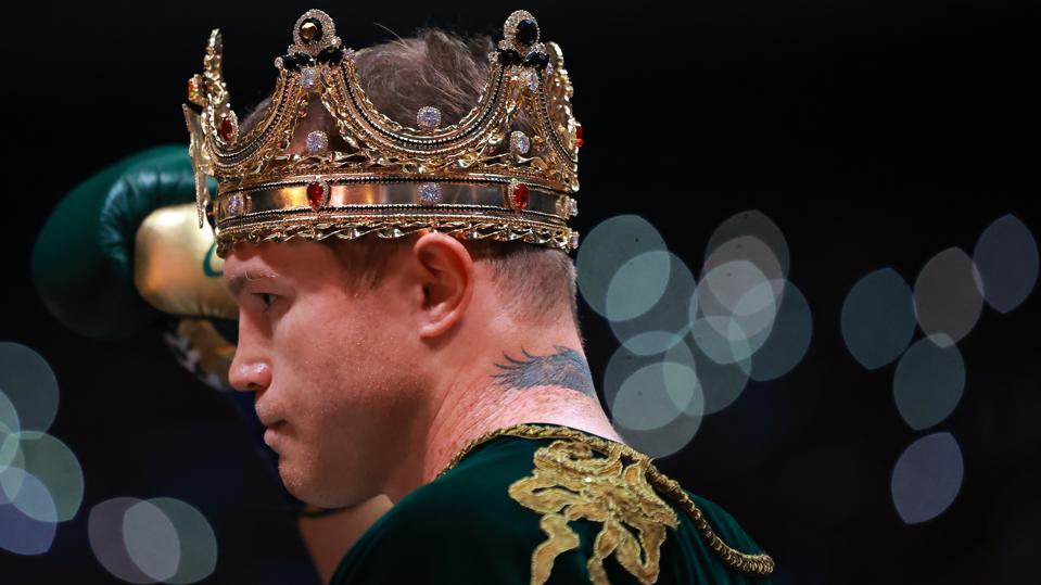 Canelo Alvarez Siap Hadapi William Scull di Riyadh untuk Gelar Dunia