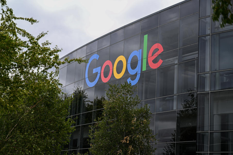 Empat Raksasa Teknologi Tingkatkan Investasi AI Miliaran Dolar, Investor Masih Ragu