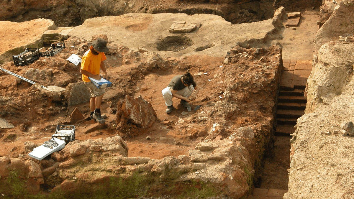 Penemuan 850 Artefak Batu Purba Ungkap Sejarah Manusia di Gurun Irak