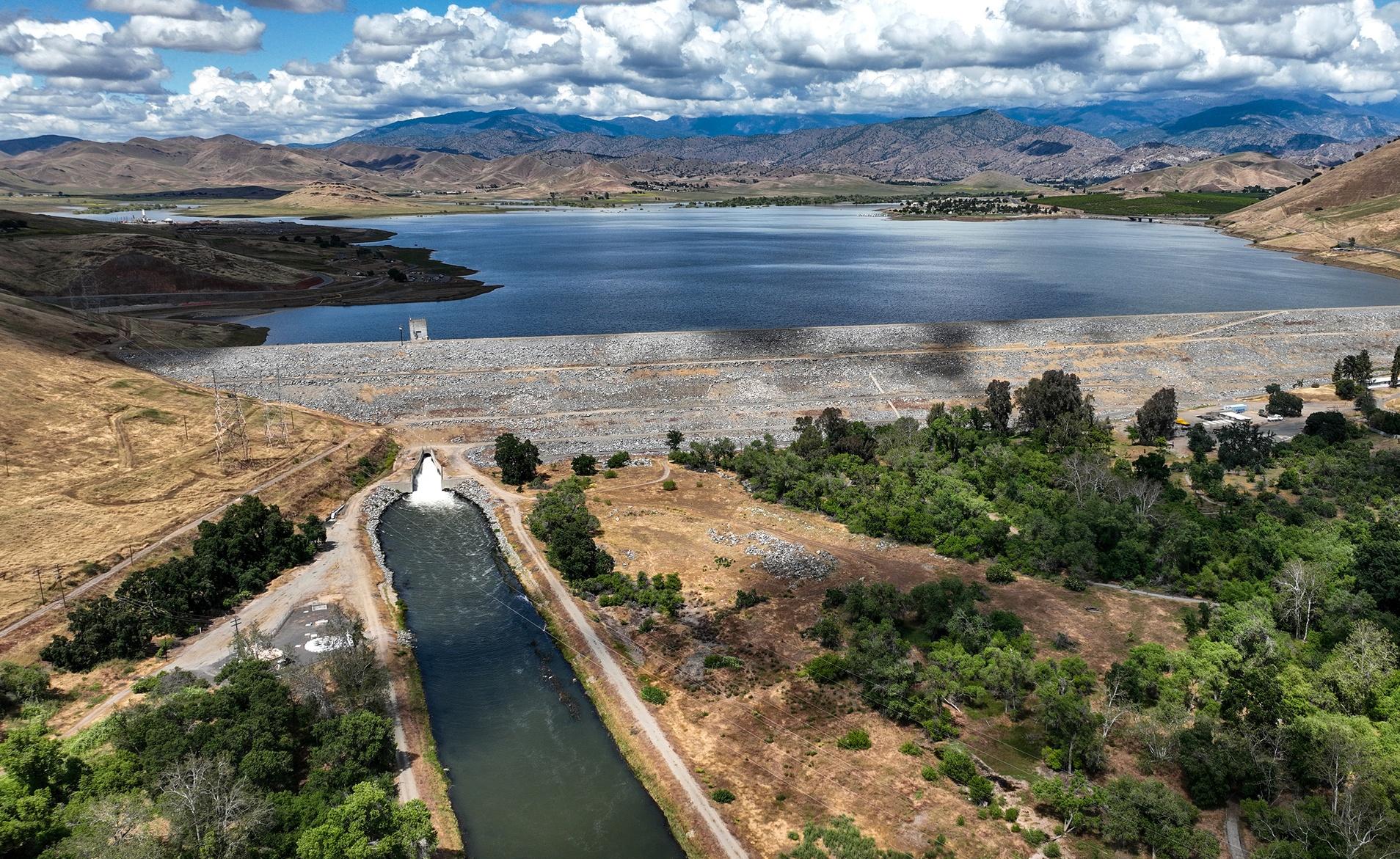 Dampak Kebijakan dan Isu Lingkungan Terkini di California dan Bisnis Berkelanjutan