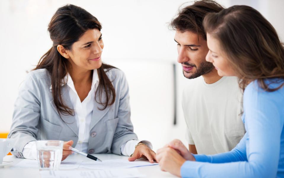 Panduan Lengkap Biaya dan Cara Hemat Jasa Pengacara Saat Beli Rumah