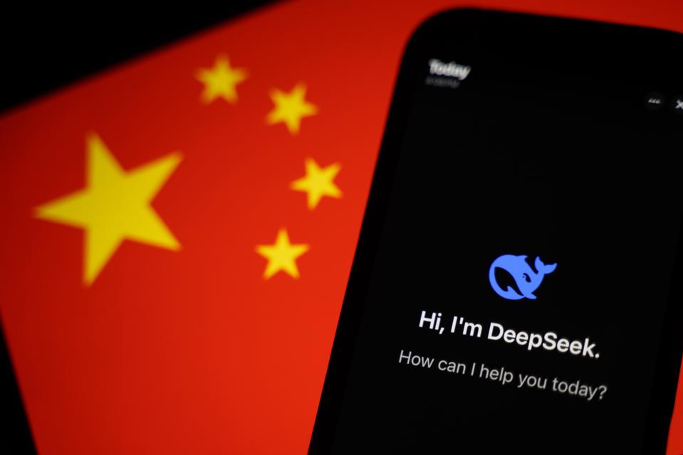 DeepSeek R1: AI Murah Hebat Tapi Berisiko Karena Keamanan dan Bias Ideologi