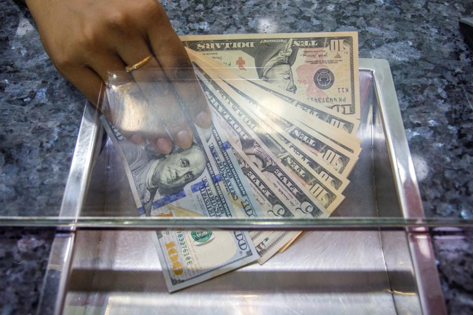 Dolar AS Menguat Tajam Akibat Ancaman Tarif Dagang Baru Trump