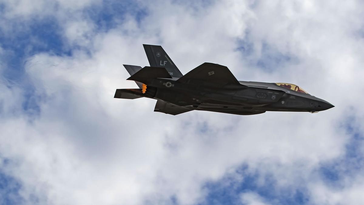 China Kembangkan Drone Udara Deteksi Pesawat Siluman Jarak Jauh