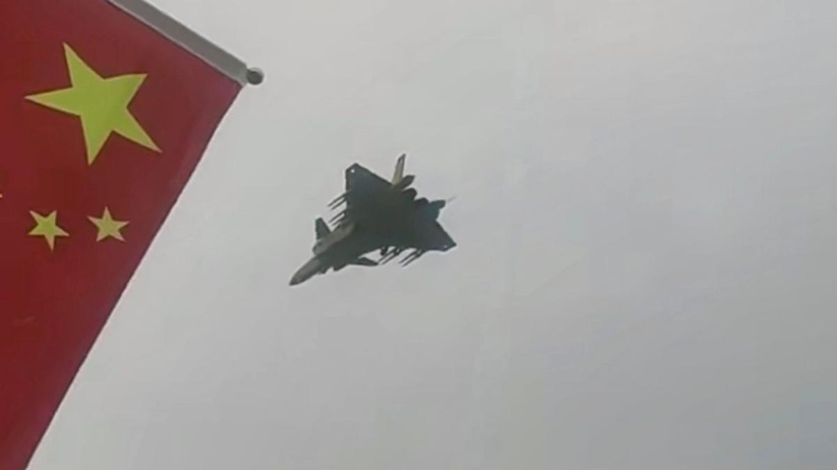 Pesawat Siluman J-20 China Tampilkan 'Beast Mode' dengan Kapasitas Rudal Lebih Besar