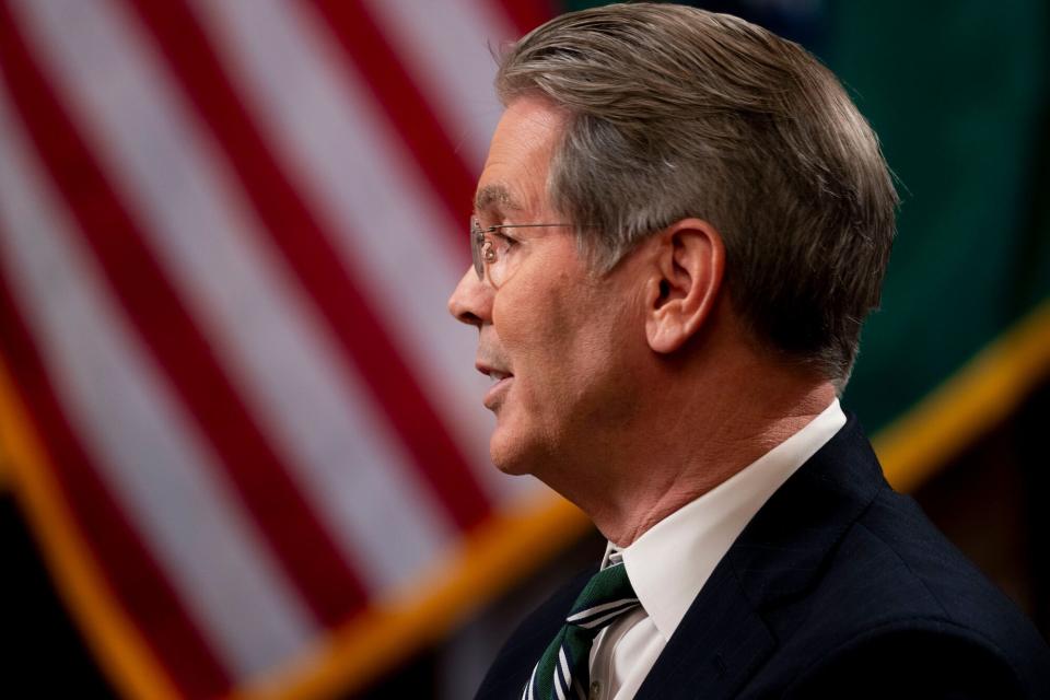 Serangan Rudal Rusia Ke Kyiv Saat Pejabat AS Kunjungi Ukraina untuk Damai