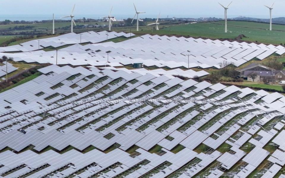 Peluang Investasi Besar di Bluefield Solar karena Harga Saham Terlalu Rendah