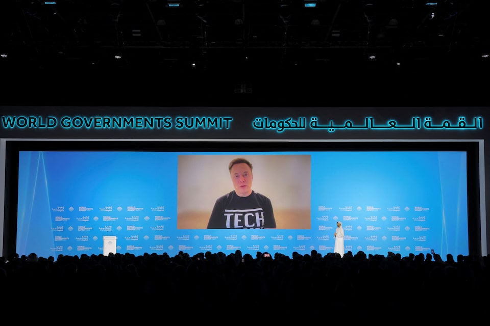 Elon Musk Umumkan Chatbot AI Baru dan Kritik OpenAI di Dubai 2025