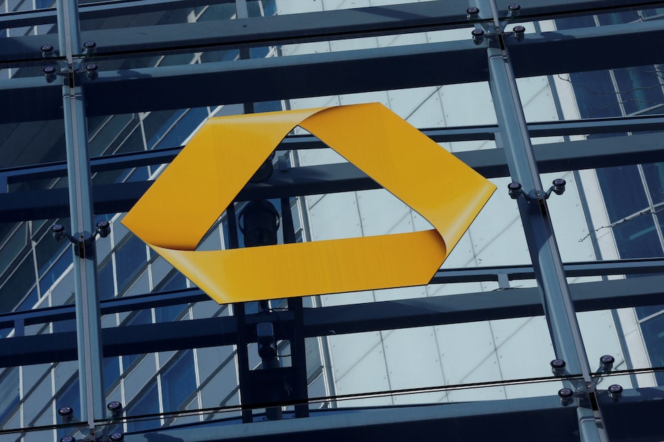 Commerzbank Pangkas 3.900 Pekerjaan dan Naikkan Target Keuangan Hadapi Tekanan UniCredit