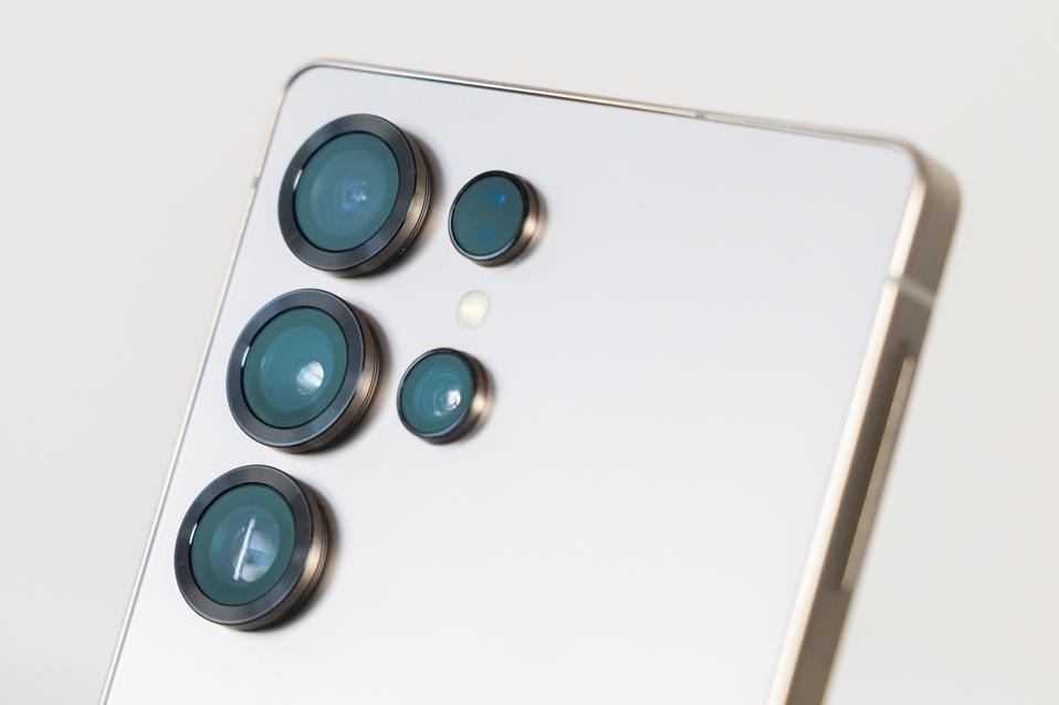 Galaxy S25 Ultra Mudah Diperbaiki Tapi Samsung Masih Kurang Membantu