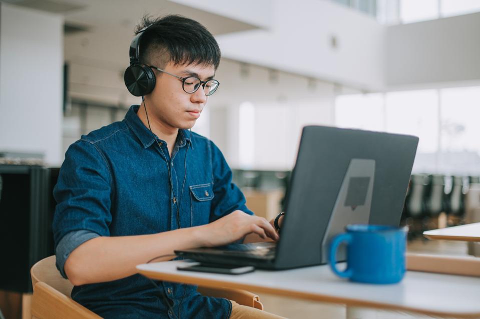 Bagaimana Generasi Muda Dorong Pertumbuhan AI dan Data Center di Asia-Pasifik