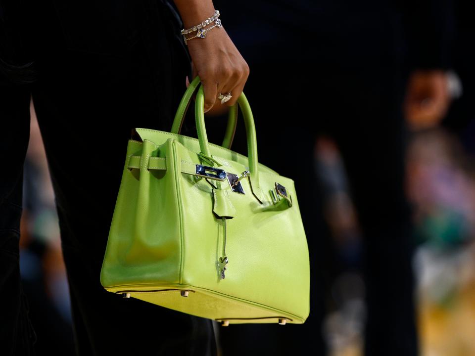 Hermès Raih Penjualan Melesat dan Kapitalisasi Pasar Rekor di 2024