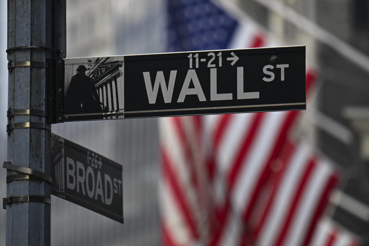 S&P 500 Capai Rekor Tertinggi Didukung Data Inflasi dan Saham AI