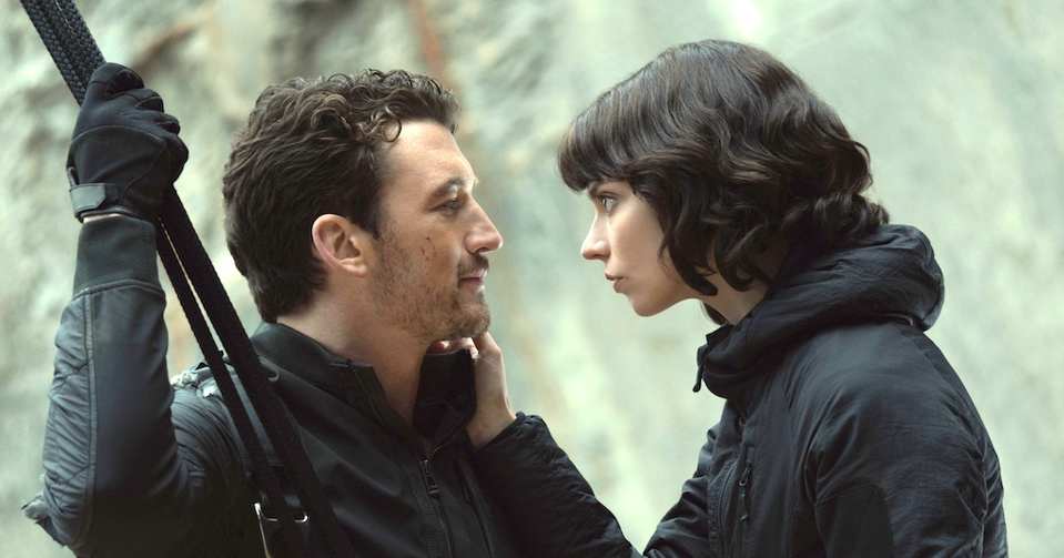 The Gorge: Film Sci-Fi Romantis Horor dengan Visual Spektakuler di Apple TV+