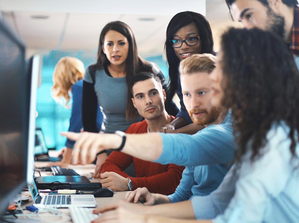 Menghadapi Tantangan Besar: Siapa yang Mampu Bayar AI di Masa Depan?