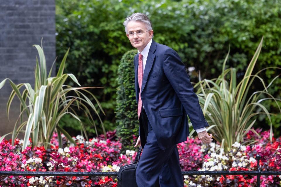 John Flint Mundur Dari National Wealth Fund, Inggris Siap Cari Pemimpin Baru