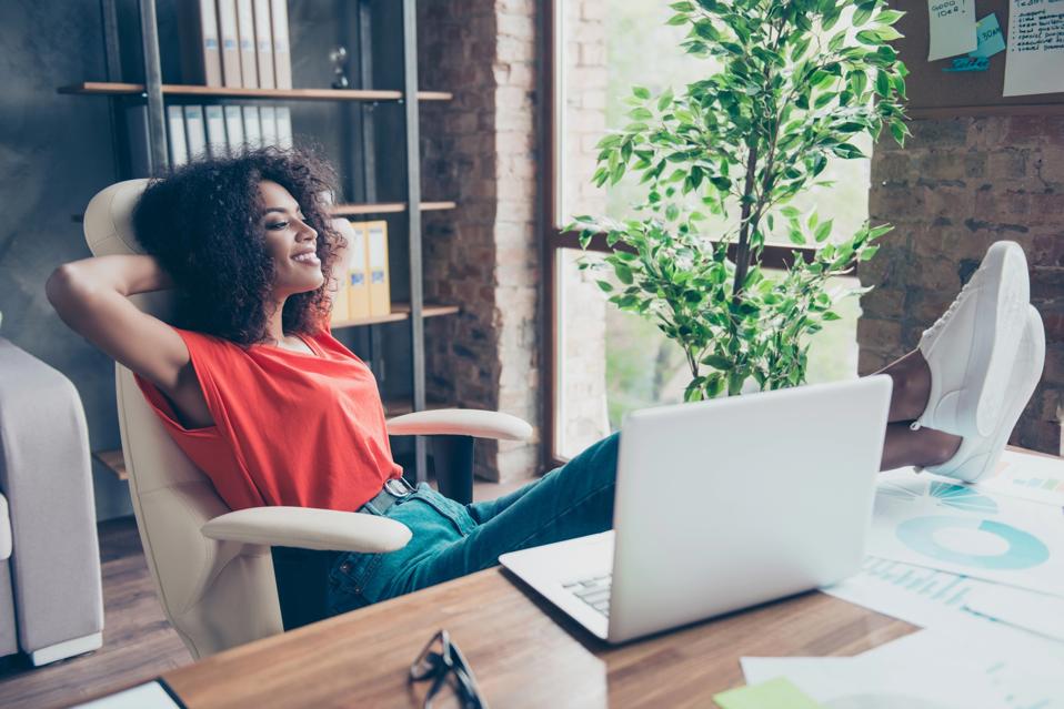 Membangun Perusahaan Unicorn Sendiri dengan AI Tanpa Tim Besar di Era Baru