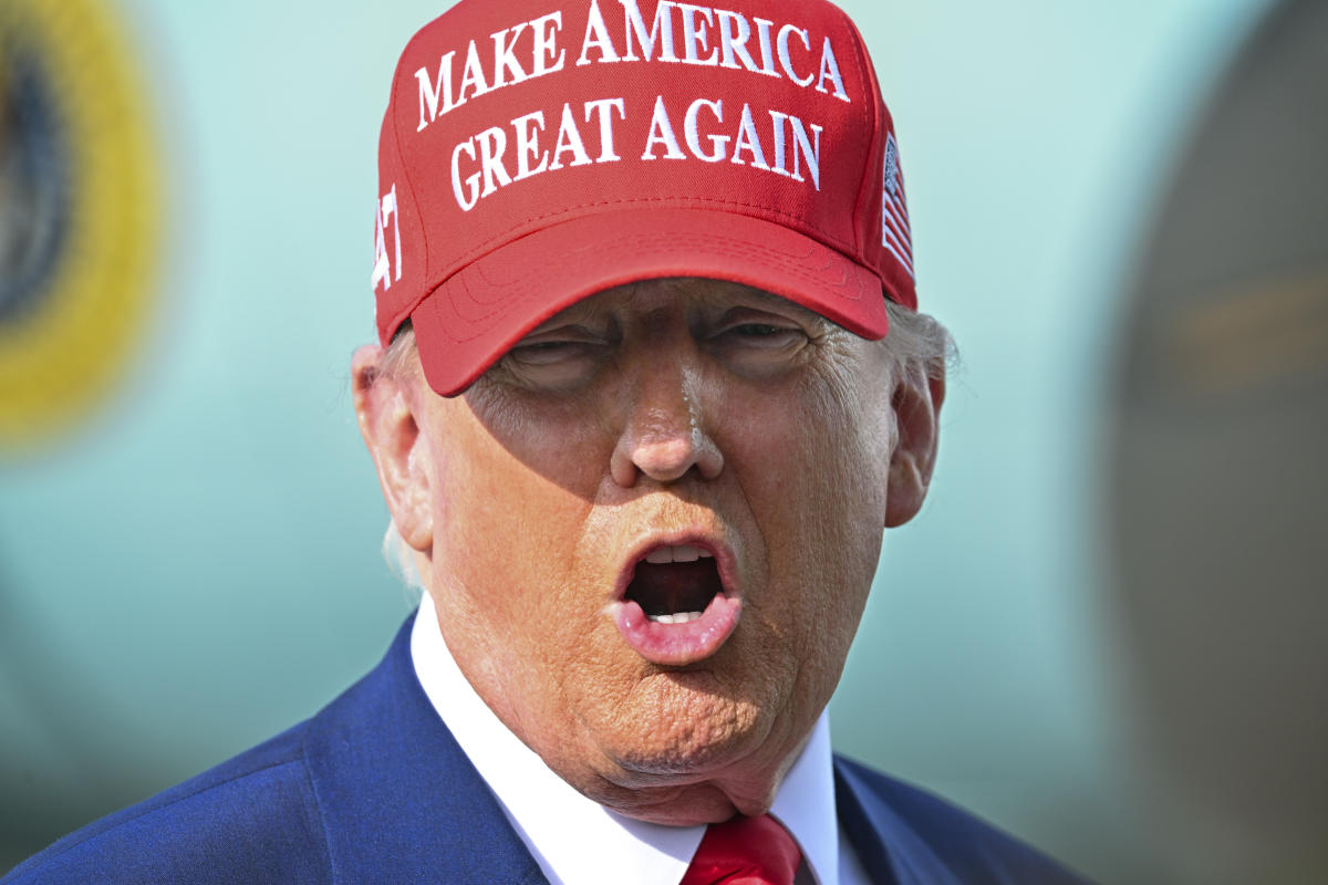 Tarif Trump Picu Ketidakpastian, Perusahaan AS Tunda Investasi Besar