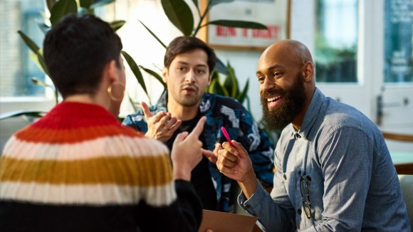 Bagaimana Gen NOVA1 Membantu Manusia Tumbuh dengan Kemampuan Bicara Unik