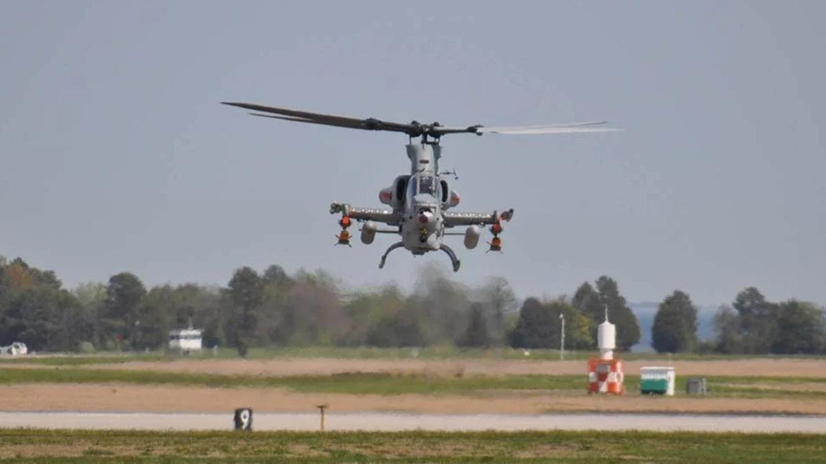Marine Corps Uji Coba Rudal Presisi Jarak Jauh dari Helikopter AH-1Z Viper