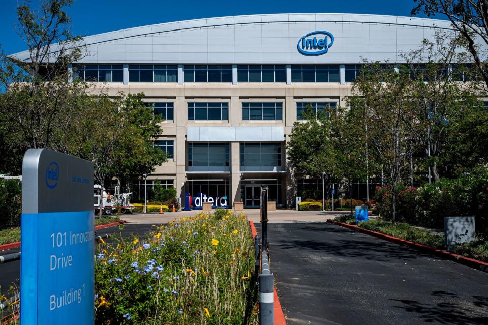 Intel Jual Mayoritas Unit Chip Altera, Silver Lake Siap Ambil Alih