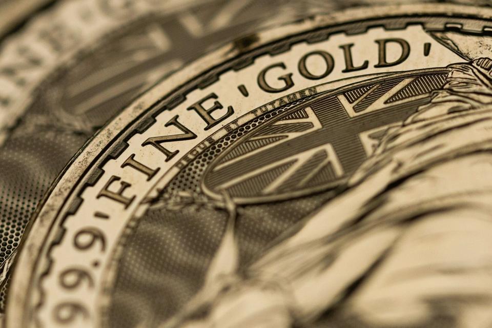 Harga Emas Hampir Pecahkan Rekor Tertinggi Karena Ancaman Tarif dan Geopolitik