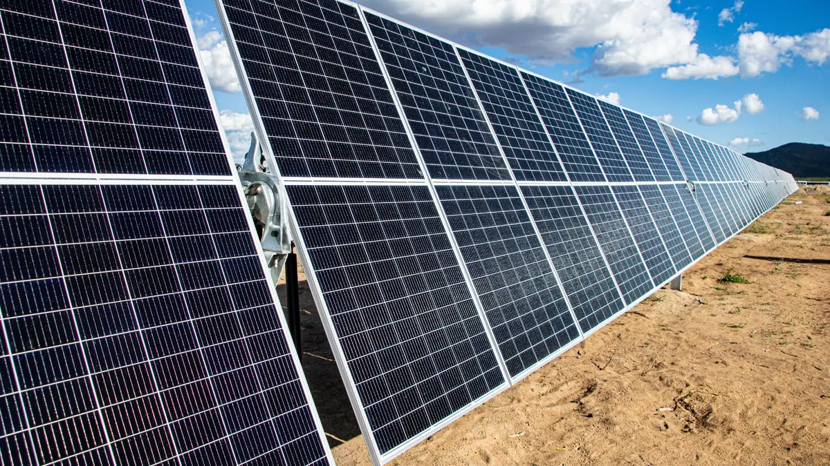 Terobosan Elektroda Transparan untuk Sel Surya Bifacial Lebih Efisien dan Murah