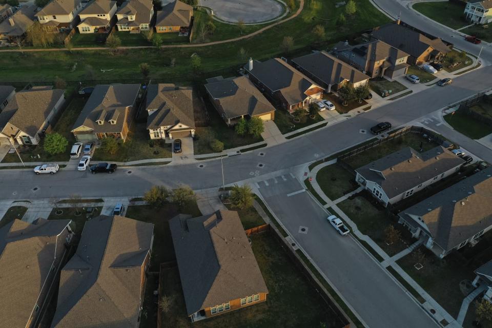 Penjualan Rumah AS Turun akibat Suku Bunga Hipotek Tinggi dan Harga Melambung