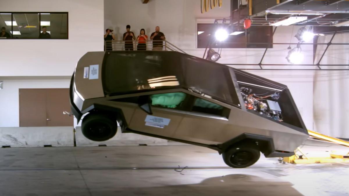 Cybertruck Tesla Berhasil Raih Rating Tinggi di Uji Keselamatan NHTSA Setelah Lama Ditunda