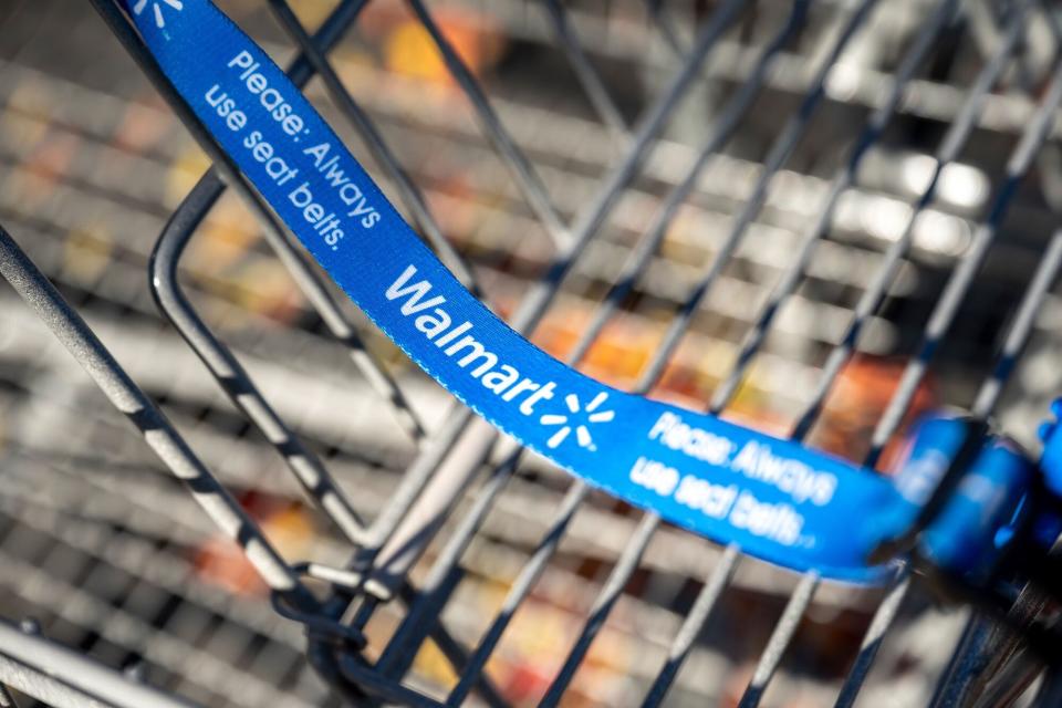 Pasar Saham AS Tertekan karena Data Ekonomi Lemah dan Inflasi Meningkat