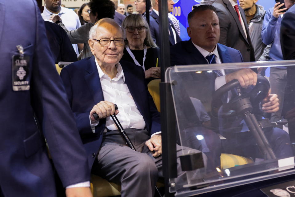 Warren Buffett Jelaskan Rekor Laba dan Strategi Investasi Berkshire Hathaway 2024