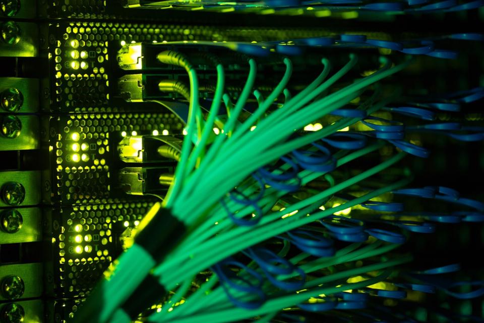 Microsoft Mengurangi Sewa Pusat Data AI, Apakah Investasi Terlalu Berlebihan?