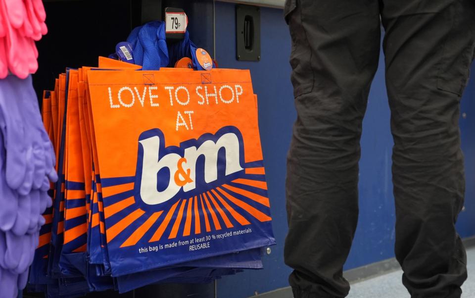 B&M Turunkan Perkiraan Laba dan CEO Mundur Akibat Tekanan Ekonomi