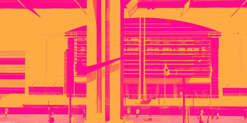 Apakah Saat Ini Waktu Tepat Membeli Saham Nike di Tengah Tantangan dan Peluang?