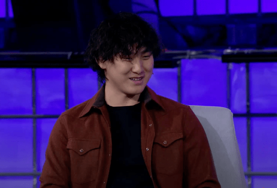 Alexandr Wang Serukan Amerika Menang dalam Perlombaan AI Melawan China