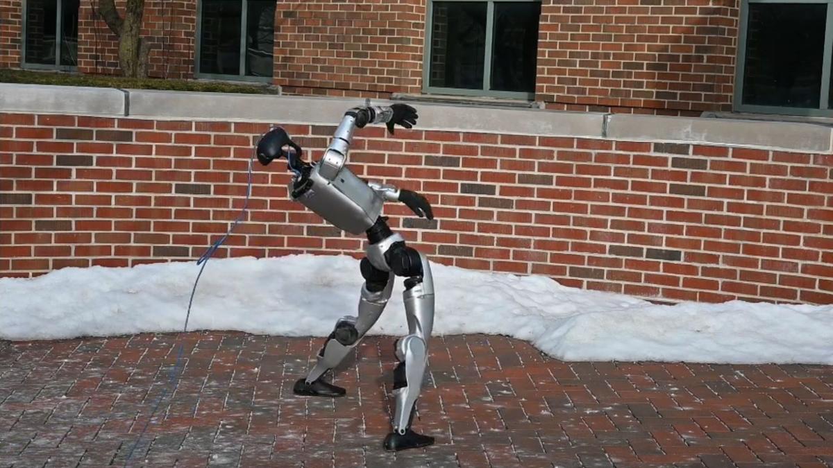 HUMANUP: Robot Humanoid Kini Bisa Bangun Sendiri Setelah Jatuh