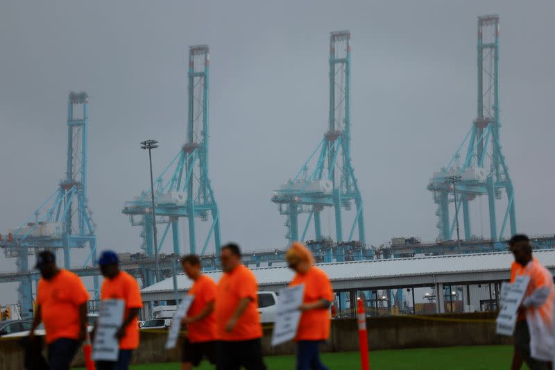 Pekerja Pelabuhan AS Setujui Kontrak Baru 6 Tahun Setelah Pemogokan