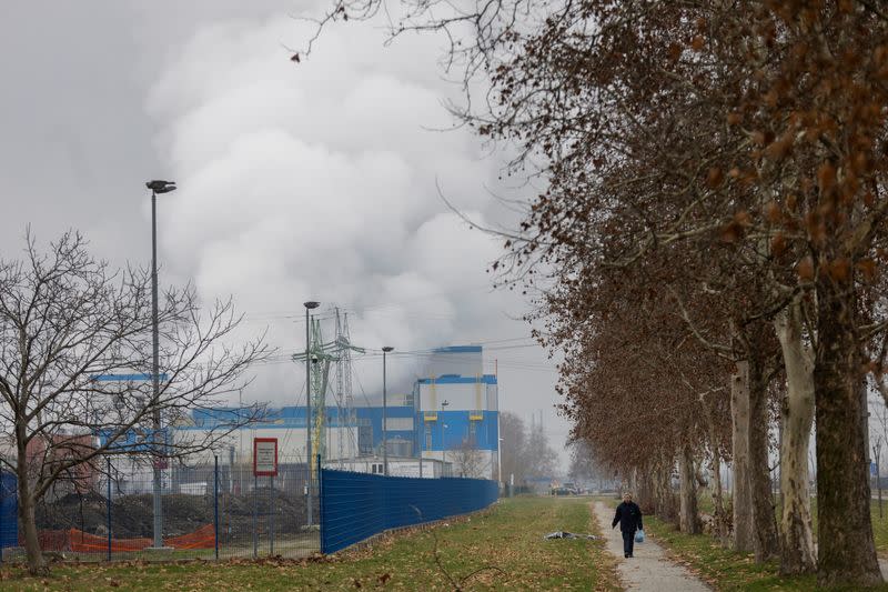 Serbia Berjuang Hindari Sanksi AS untuk Lindungi Kilang Minyak Nasional